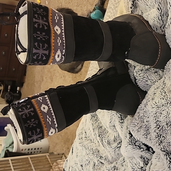 Boots - Picture 3 of 4